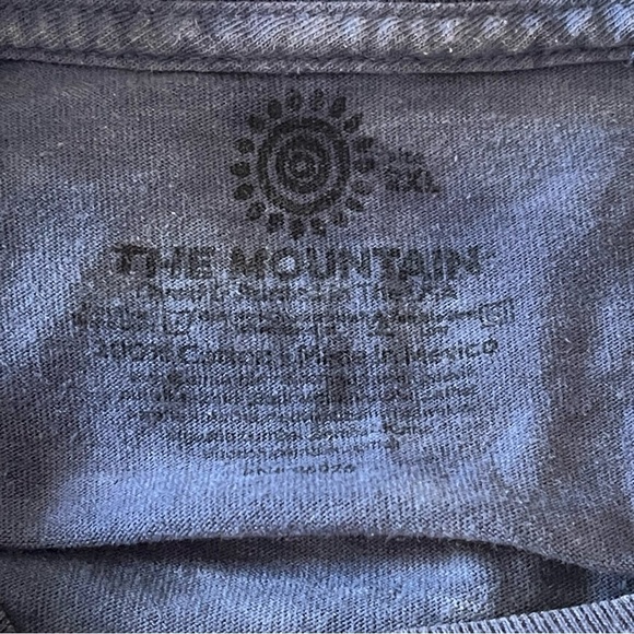 Vintage 2001 The Mountain Jeremy Paul Wolf American Flag Blue T-shirt Size 2XL - Picture 10 of 13